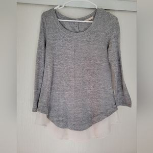 Skies are blue gray top size M